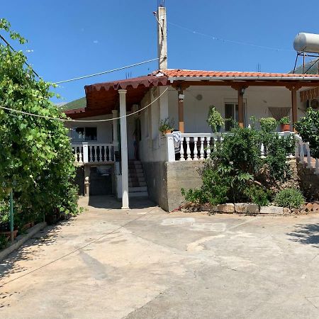 Denaj House Hotel Himare Bagian luar foto