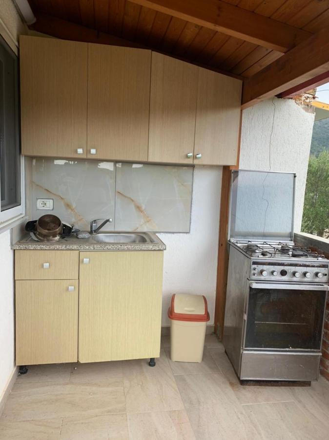 Denaj House Hotel Himare Bagian luar foto