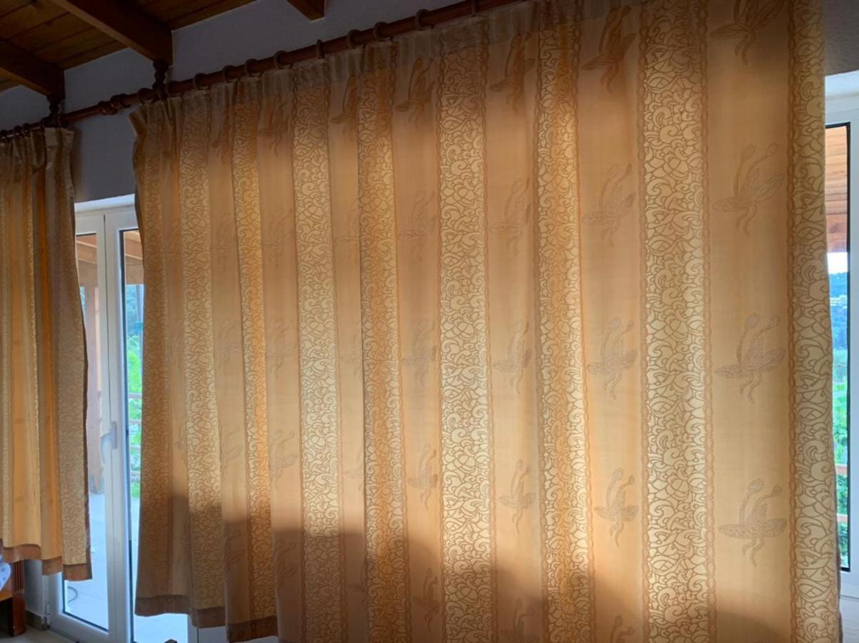 Denaj House Hotel Himare Bagian luar foto