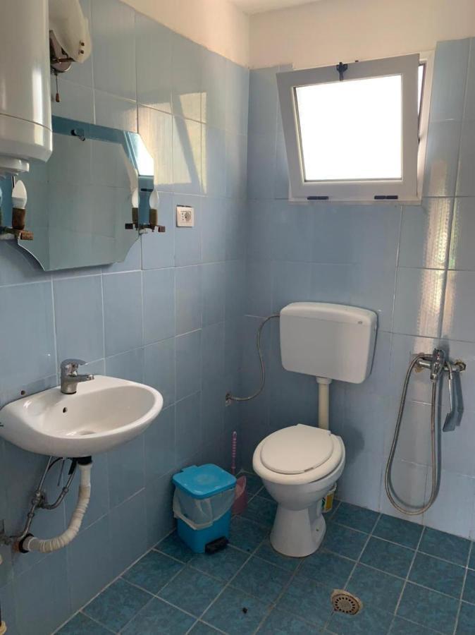 Denaj House Hotel Himare Bagian luar foto