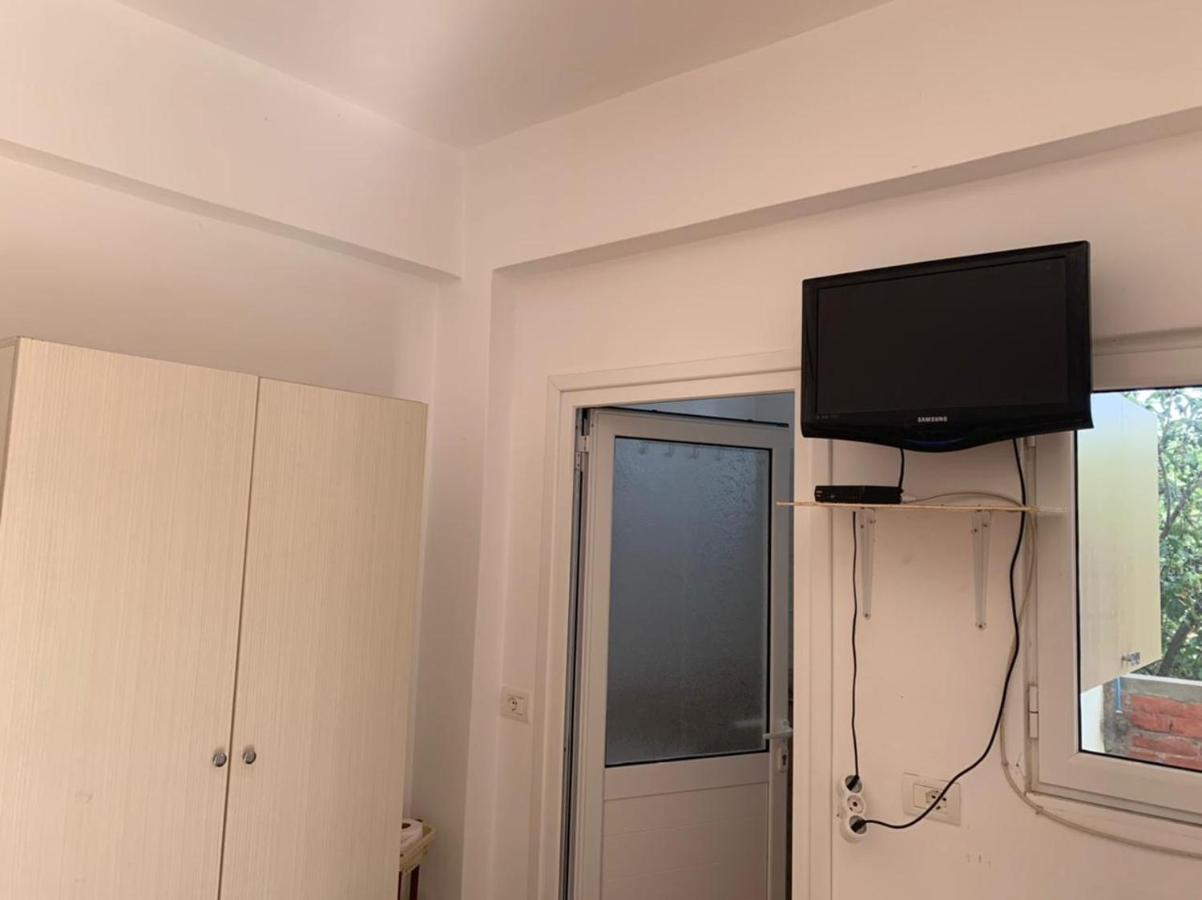 Denaj House Hotel Himare Bagian luar foto